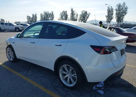 2021 Tesla Model Y Long Range Dual Motor All-Wheel Drive z USA, uszkodzony, nr VIN 5YJYGDEE1MF303693